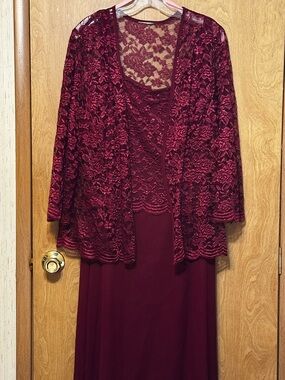 Elegant Burgundy Lace Overlay Evening Dress